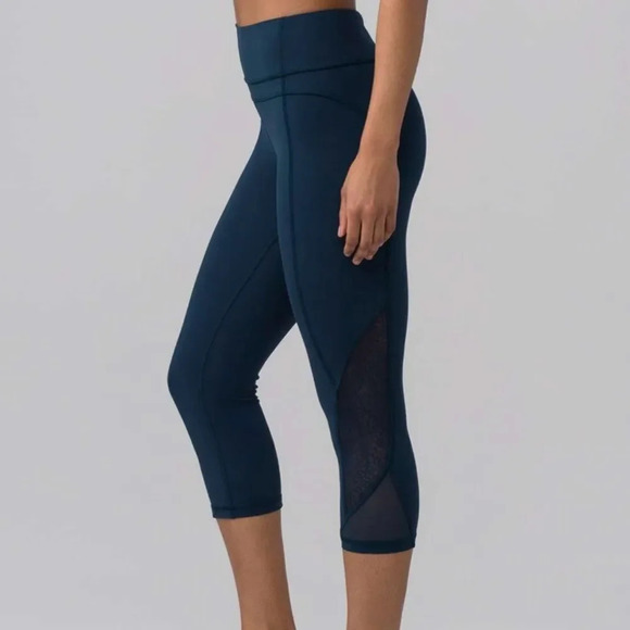 Lululemon sz 2 Twist & Train Crop 19" in Jaded great pre owned condition - Picture 1 of 14